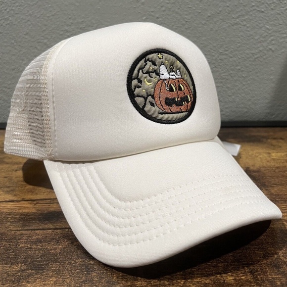NWT Peanuts Snoopy Snapback Hat Halloween Mesh Adjustable Cap Pumpkin RSQ - Picture 1 of 9